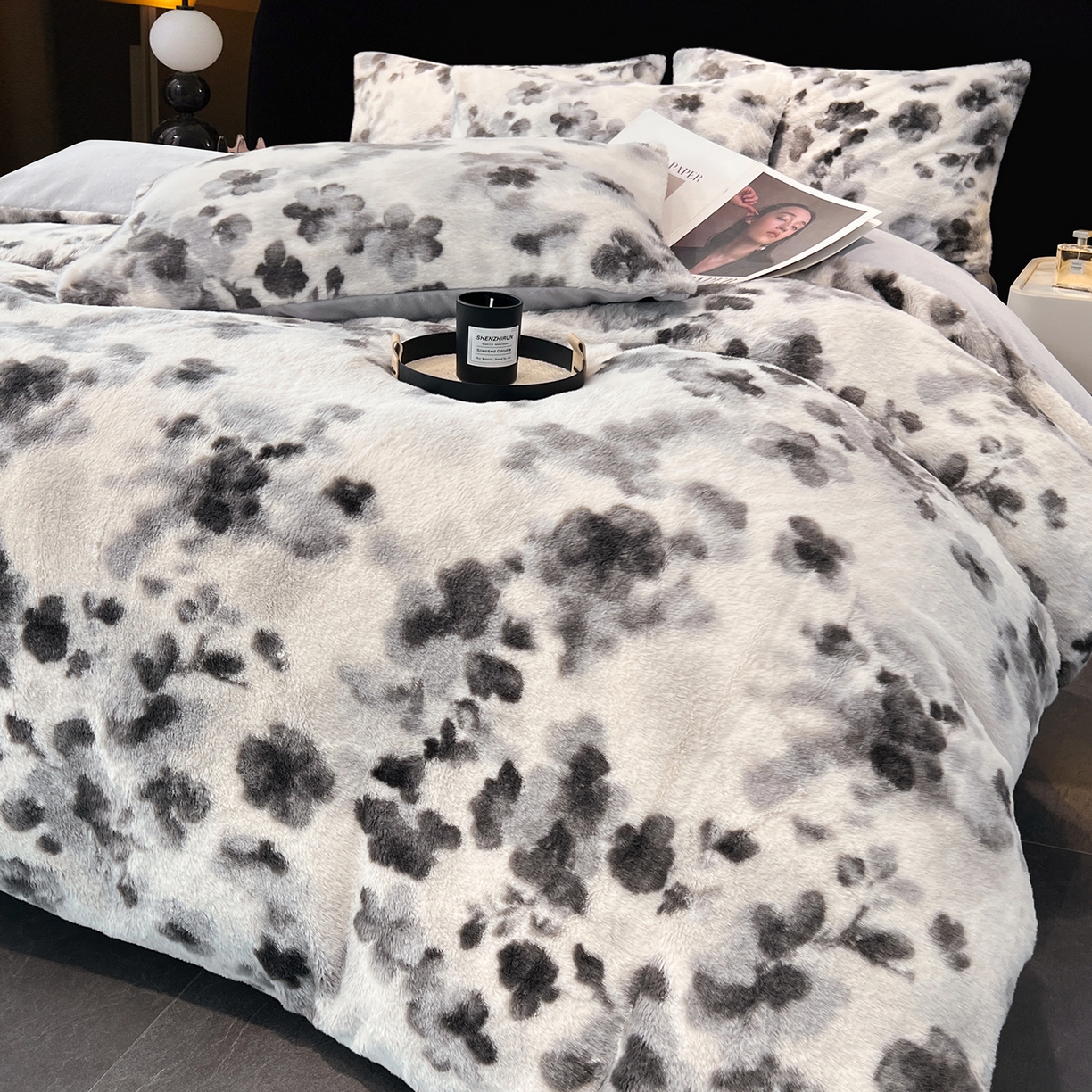 91家纺网 家纺一手货源 找家纺 悦织语 2025新款高克重加厚轻奢獭兔毛美拉德风四件套 兔毛-墨花