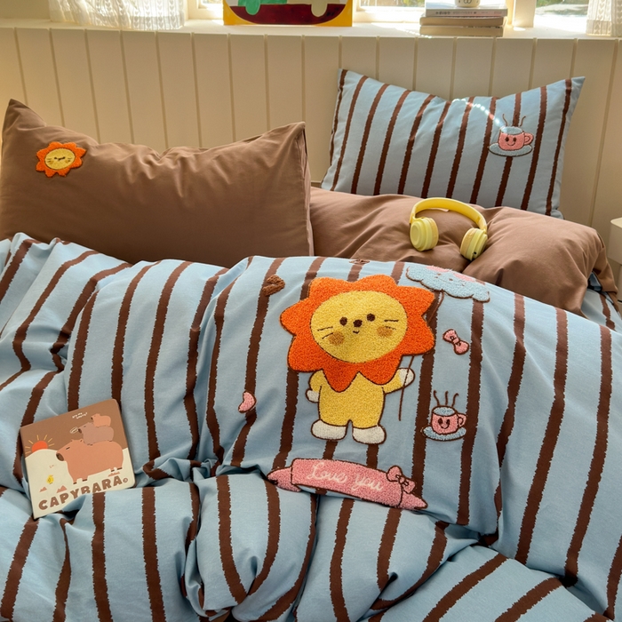 91家纺网 家纺一手货源 找家纺 如意朵 2025新款全棉磨毛卡通毛巾绣四件套（专版花型）-场景二 明星狮子