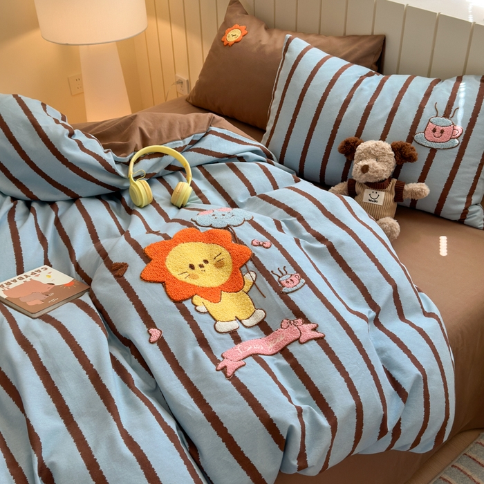 91家纺网 家纺一手货源 找家纺 如意朵 2025新款全棉磨毛卡通毛巾绣四件套（专版花型）-场景二 明星狮子