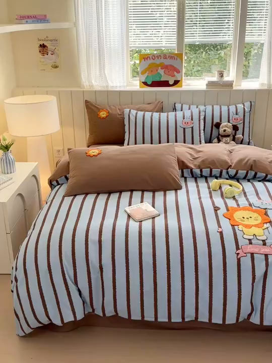 91家纺网 家纺一手货源 找家纺 如意朵 2025新款全棉磨毛卡通毛巾绣四件套（专版花型）-场景二 明星狮子