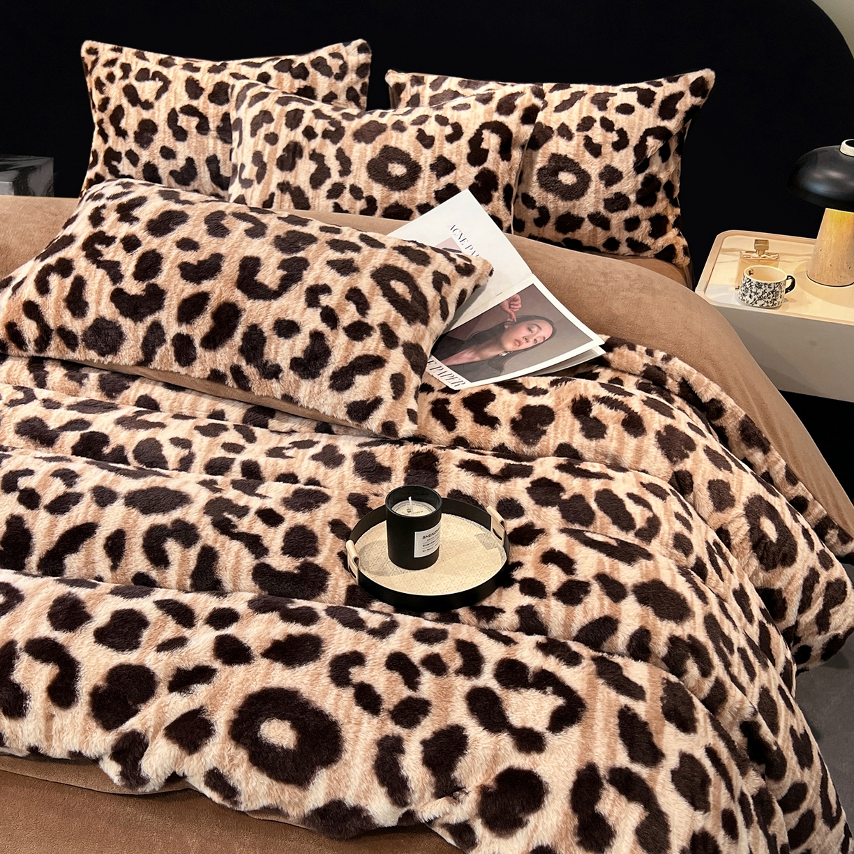 91家纺网 家纺一手货源 找家纺 悦织语 2025新款高克重加厚轻奢獭兔毛美拉德风四件套 兔毛-豹纹