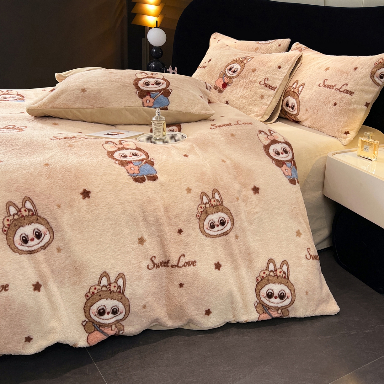 91家纺网 家纺一手货源 找家纺 悦织语 2025新款高克重加厚轻奢獭兔毛美拉德风四件套 兔毛-拉布布