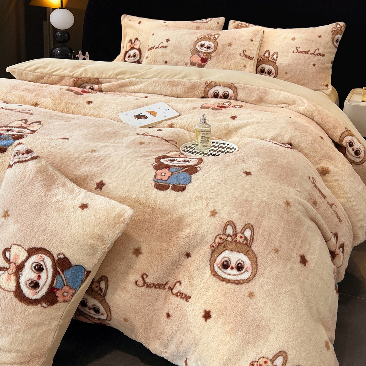 91家纺网 家纺一手货源 找家纺 悦织语 2025新款高克重加厚轻奢獭兔毛美拉德风四件套 兔毛-拉布布