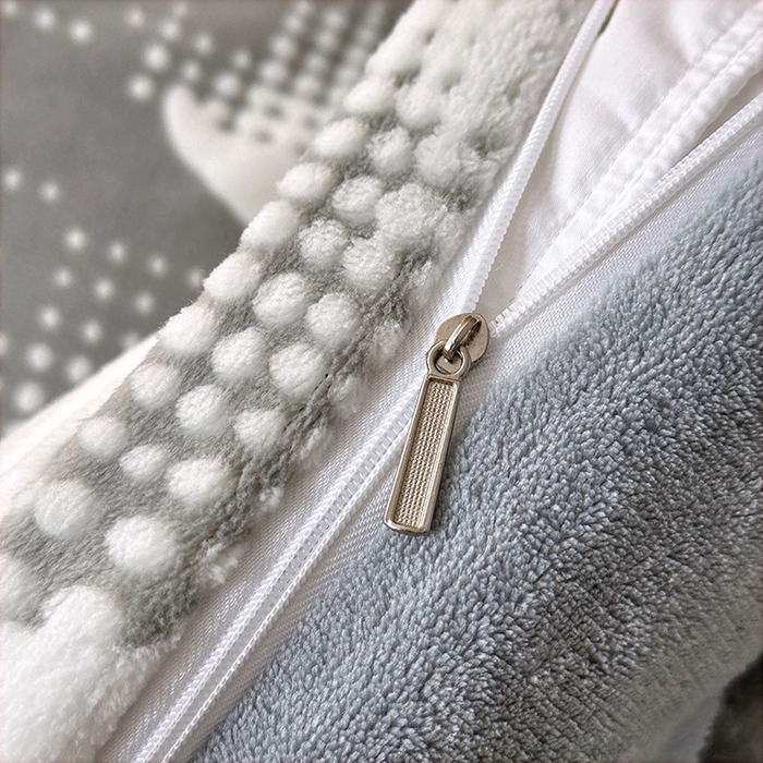 91家纺网 家纺一手货源 找家纺 家贝爱 2025新款230克烂花雕花牛奶绒四件套 诗情画意灰