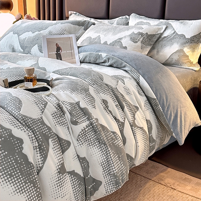 91家纺网 家纺一手货源 找家纺 家贝爱 2025新款230克烂花雕花牛奶绒四件套 诗情画意灰