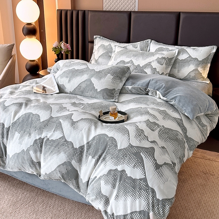 91家纺网 家纺一手货源 找家纺 家贝爱 2025新款230克烂花雕花牛奶绒四件套 诗情画意灰