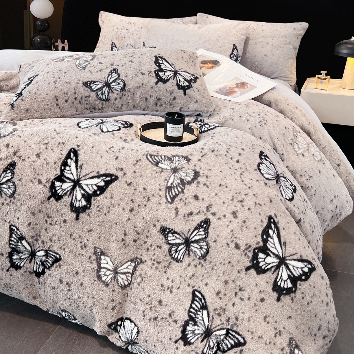 91家纺网 家纺一手货源 找家纺 悦织语 2025新款高克重加厚轻奢獭兔毛美拉德风四件套 兔毛-蝶舞