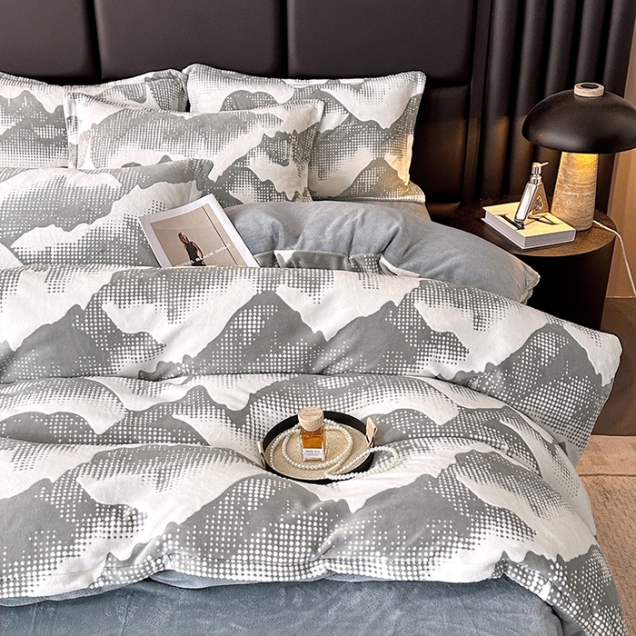 91家纺网 家纺一手货源 找家纺 家贝爱 2025新款230克烂花雕花牛奶绒四件套 诗情画意灰