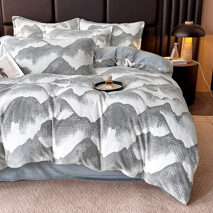 91家纺网 家纺一手货源 找家纺 家贝爱 2025新款230克烂花雕花牛奶绒四件套 诗情画意灰