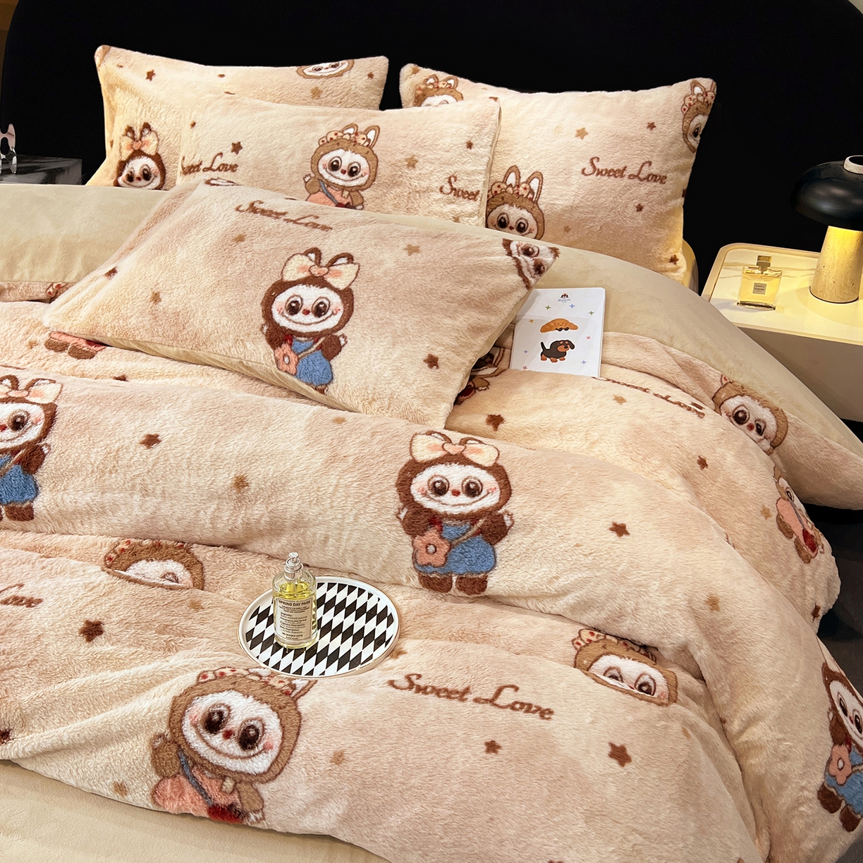 91家纺网 家纺一手货源 找家纺 悦织语 2025新款高克重加厚轻奢獭兔毛美拉德风四件套 兔毛-拉布布