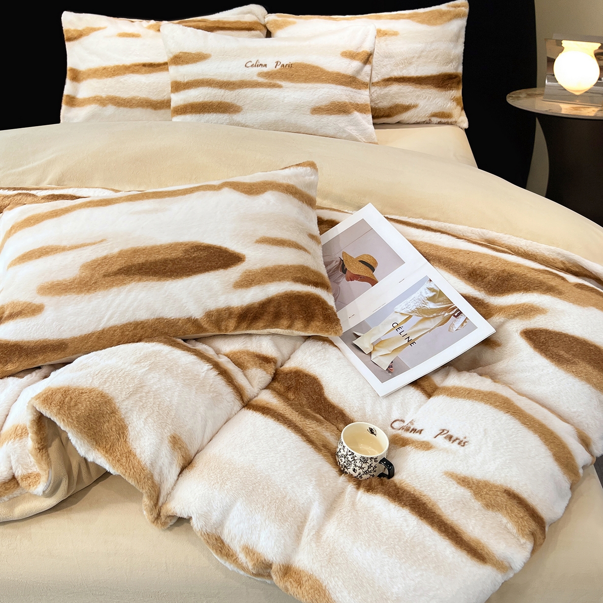 91家纺网 家纺一手货源 找家纺 悦织语 2025新款高克重加厚轻奢獭兔毛美拉德风四件套 兔毛-拿铁纹