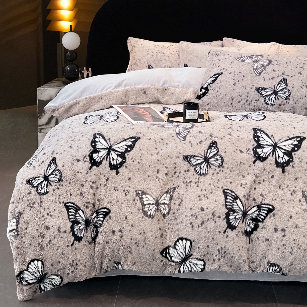 91家纺网 家纺一手货源 找家纺 悦织语 2025新款高克重加厚轻奢獭兔毛美拉德风四件套 兔毛-蝶舞