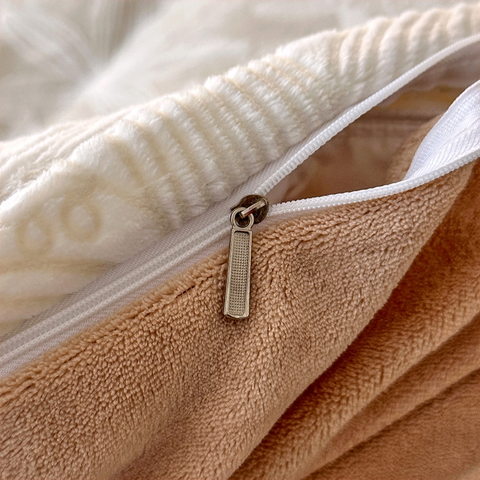 91家纺网 家纺一手货源 找家纺 家贝爱 2025新款230克烂花雕花牛奶绒四件套 叶繁灰