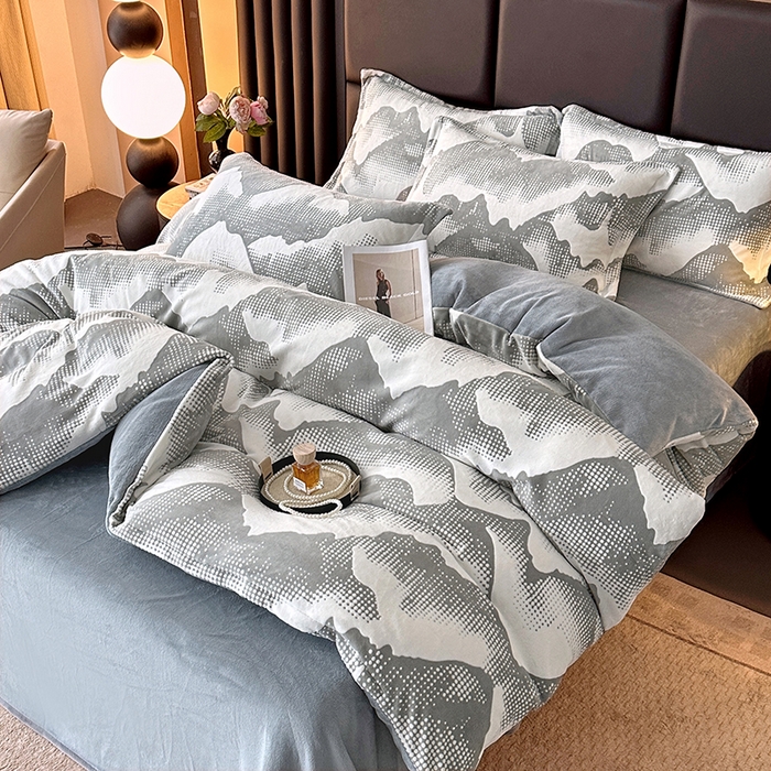 91家纺网 家纺一手货源 找家纺 家贝爱 2025新款230克烂花雕花牛奶绒四件套 诗情画意灰