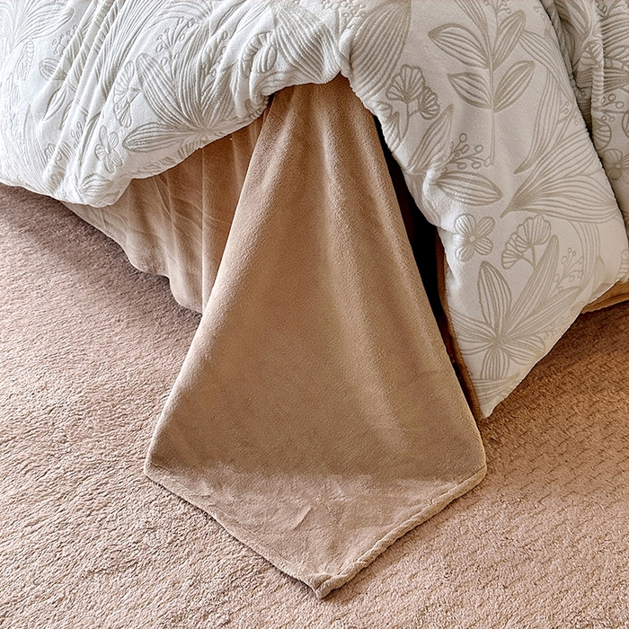 91家纺网 家纺一手货源 找家纺 家贝爱 2025新款230克烂花雕花牛奶绒四件套 叶繁灰