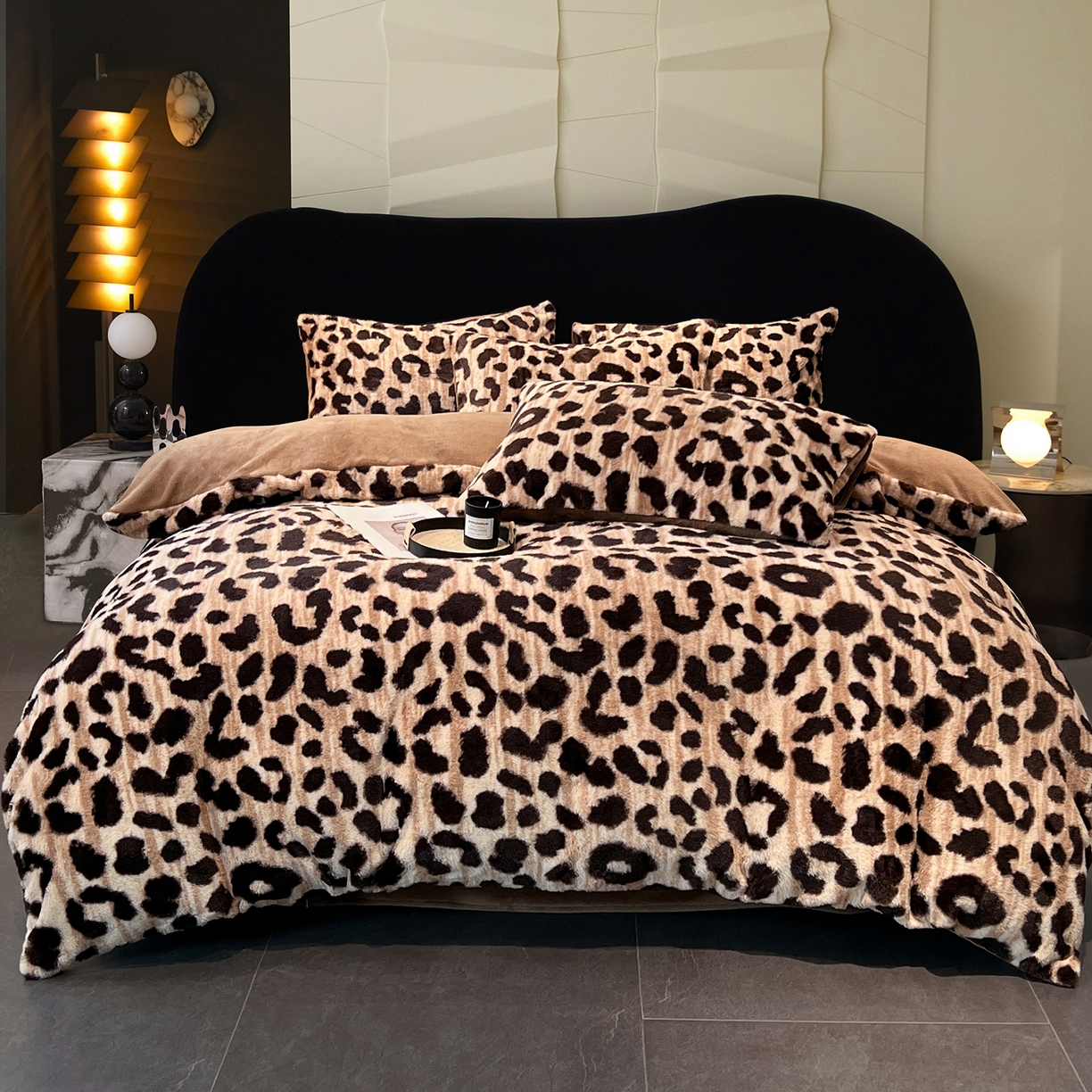 91家纺网 家纺一手货源 找家纺 悦织语 2025新款高克重加厚轻奢獭兔毛美拉德风四件套 兔毛-豹纹