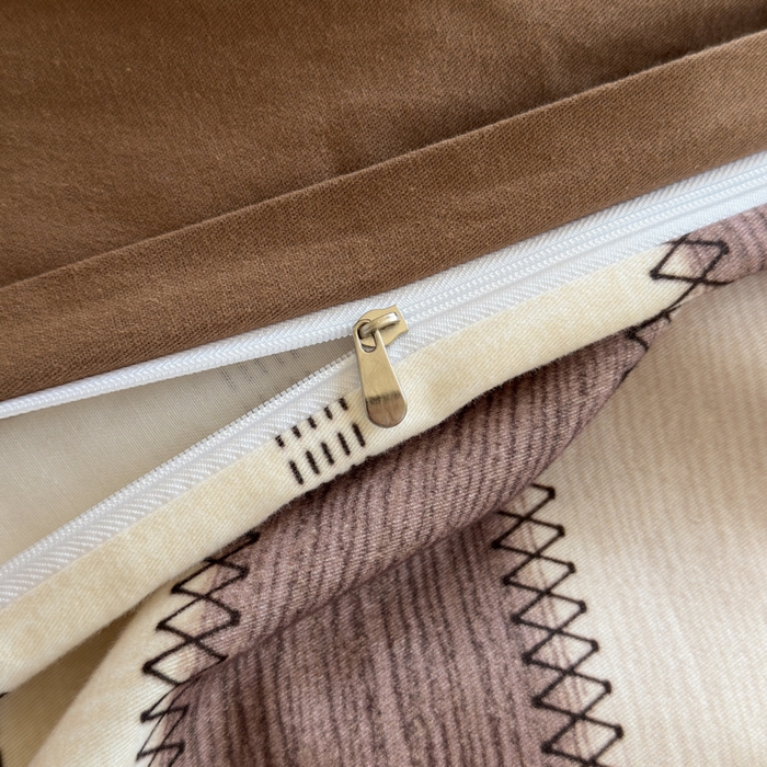 91家纺网 家纺一手货源 找家纺 如意朵 2025新款全棉磨毛卡通毛巾绣四件套（专版花型）-场景二 趴趴乐