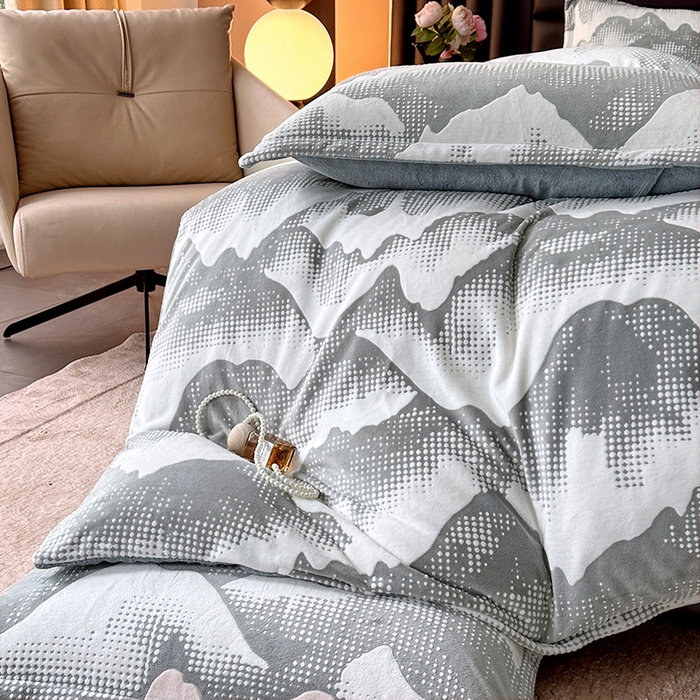 91家纺网 家纺一手货源 找家纺 家贝爱 2025新款230克烂花雕花牛奶绒四件套 诗情画意灰