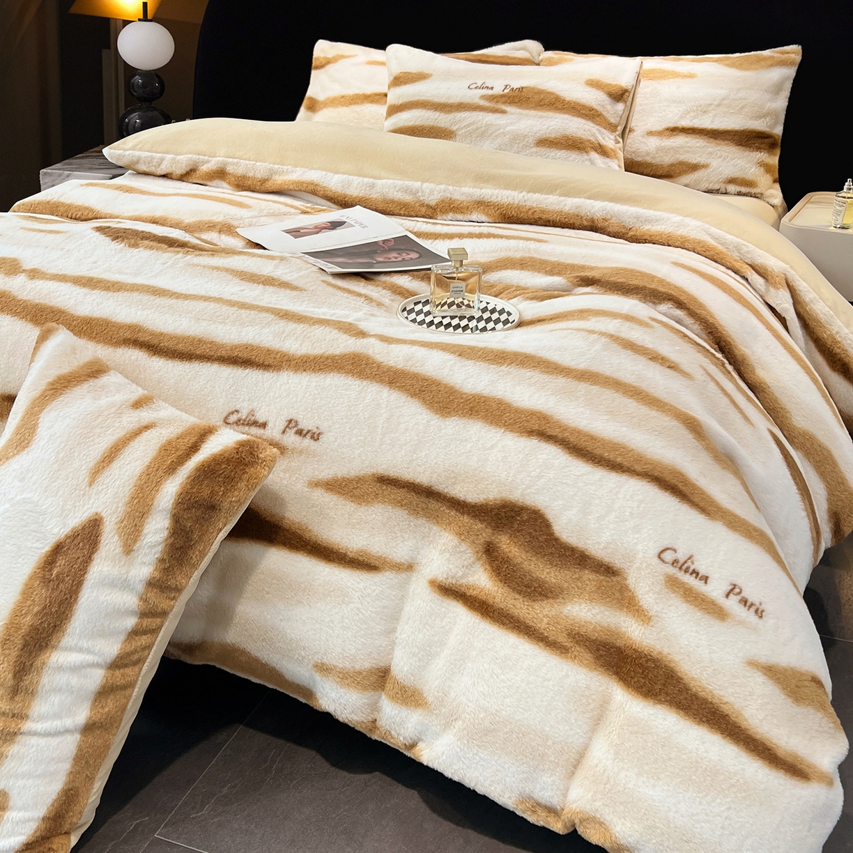 91家纺网 家纺一手货源 找家纺 悦织语 2025新款高克重加厚轻奢獭兔毛美拉德风四件套 兔毛-拿铁纹