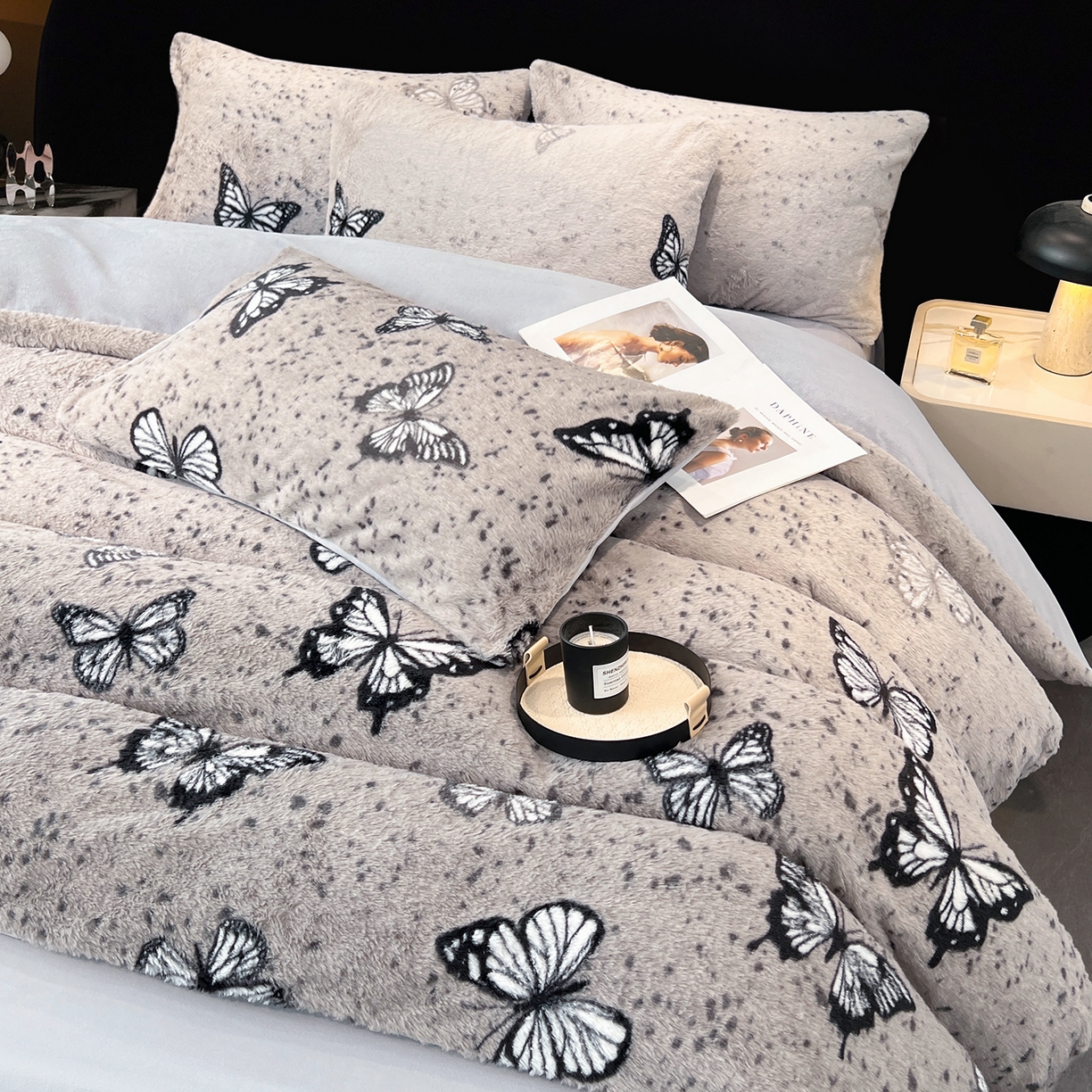 91家纺网 家纺一手货源 找家纺 悦织语 2025新款高克重加厚轻奢獭兔毛美拉德风四件套 兔毛-蝶舞