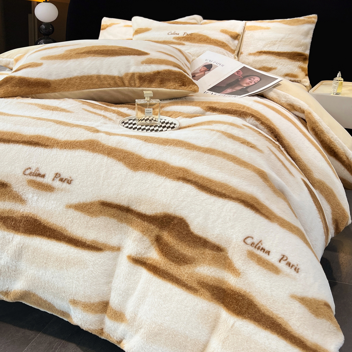 91家纺网 家纺一手货源 找家纺 悦织语 2025新款高克重加厚轻奢獭兔毛美拉德风四件套 兔毛-拿铁纹