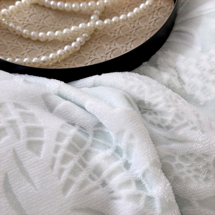 91家纺网 家纺一手货源 找家纺 家贝爱 2025新款230克烂花雕花牛奶绒四件套 爱在秋冬