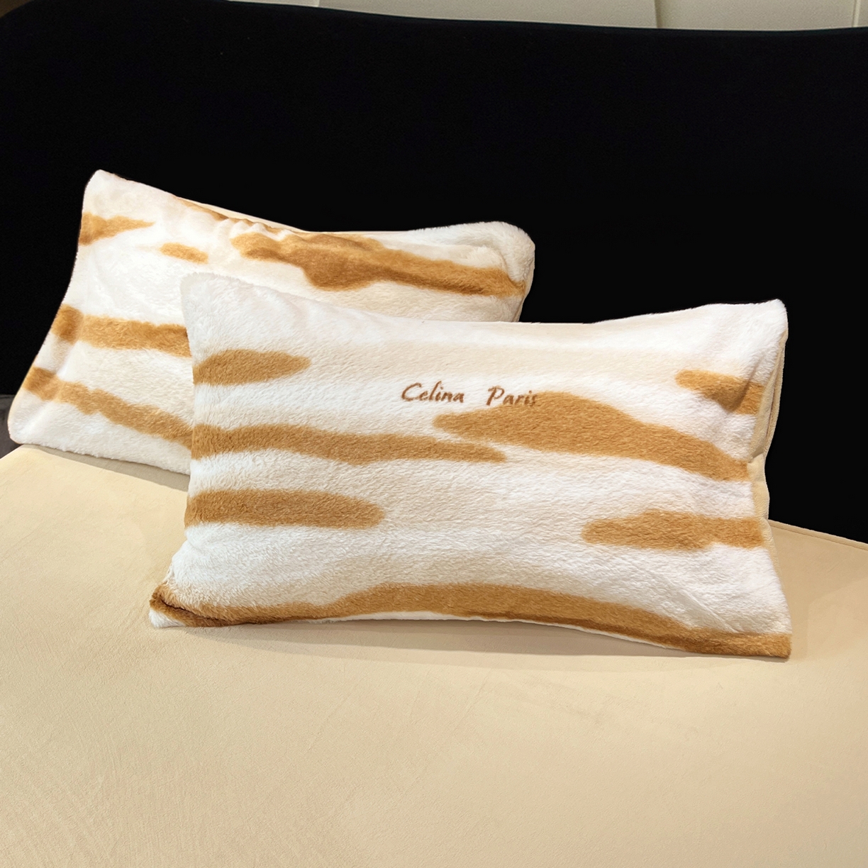 91家纺网 家纺一手货源 找家纺 悦织语 2025新款高克重加厚轻奢獭兔毛美拉德风四件套 兔毛-拿铁纹