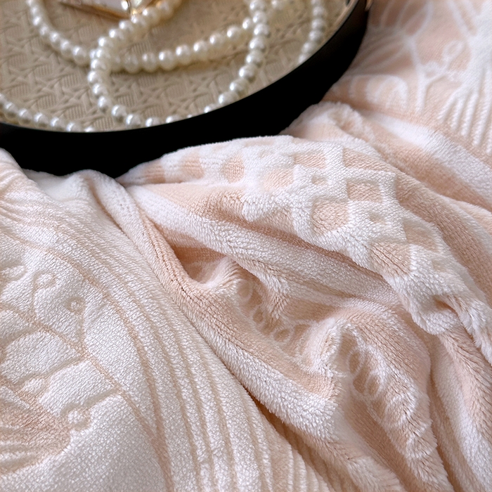 91家纺网 家纺一手货源 找家纺 家贝爱 2025新款230克烂花雕花牛奶绒四件套 叶繁咖