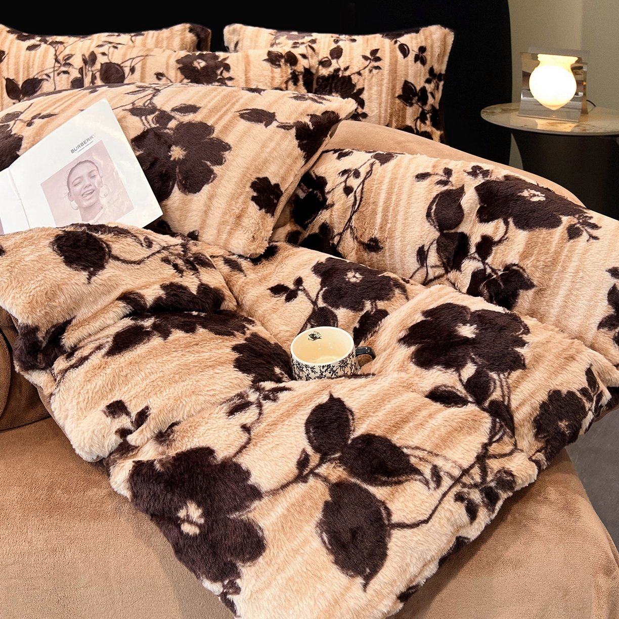 91家纺网 家纺一手货源 找家纺 悦织语 2025新款高克重加厚轻奢獭兔毛美拉德风四件套 兔毛-漫漫