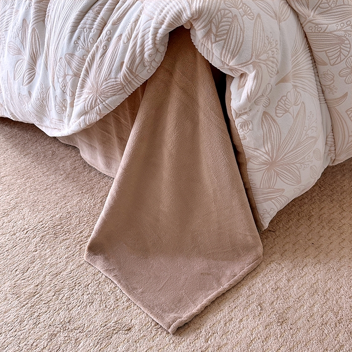 91家纺网 家纺一手货源 找家纺 家贝爱 2025新款230克烂花雕花牛奶绒四件套 叶繁咖