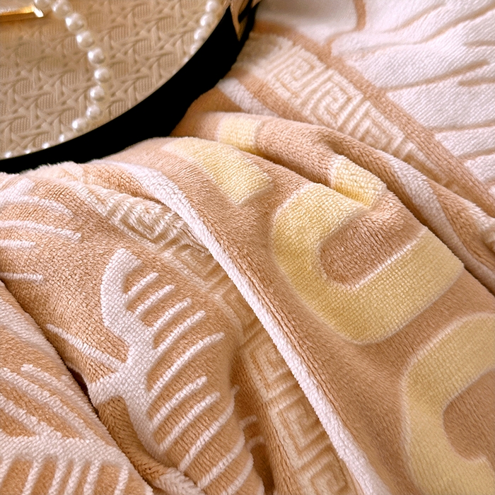 91家纺网 家纺一手货源 找家纺 家贝爱 2025新款230克烂花雕花牛奶绒四件套 芭蕉叶