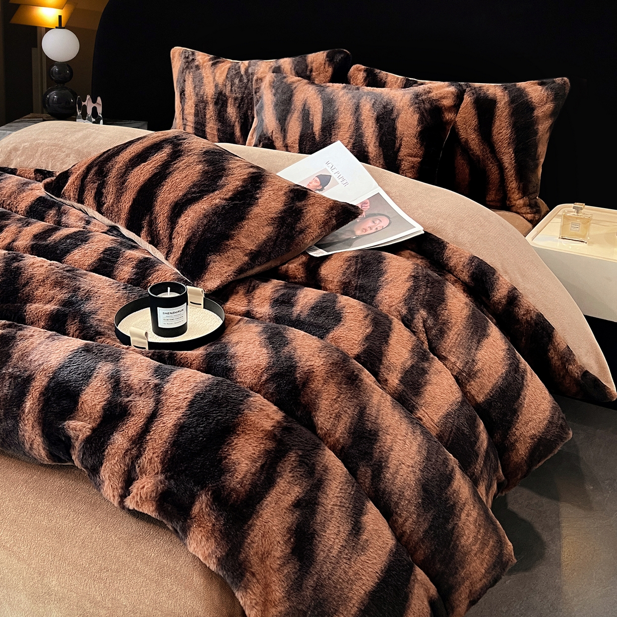 91家纺网 家纺一手货源 找家纺 悦织语 2025新款高克重加厚轻奢獭兔毛美拉德风四件套 兔毛-斑马