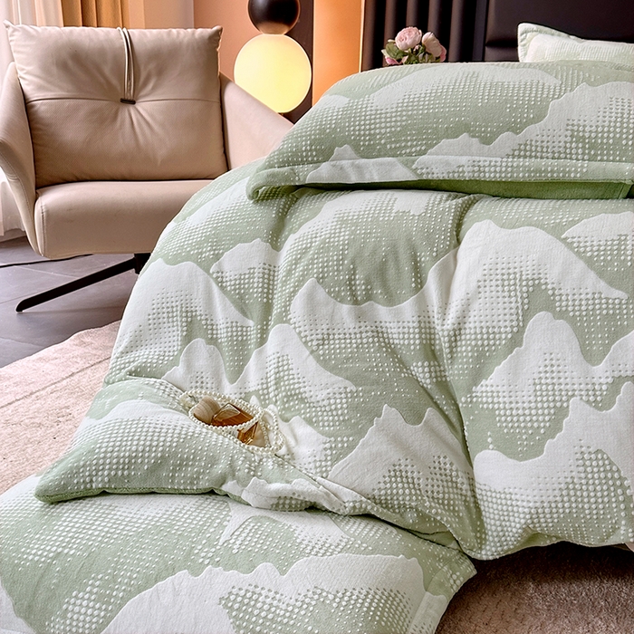 91家纺网 家纺一手货源 找家纺 家贝爱 2025新款230克烂花雕花牛奶绒四件套 诗情画意绿