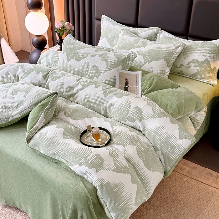 91家纺网 家纺一手货源 找家纺 家贝爱 2025新款230克烂花雕花牛奶绒四件套 诗情画意绿