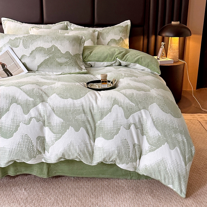 91家纺网 家纺一手货源 找家纺 家贝爱 2025新款230克烂花雕花牛奶绒四件套 诗情画意绿