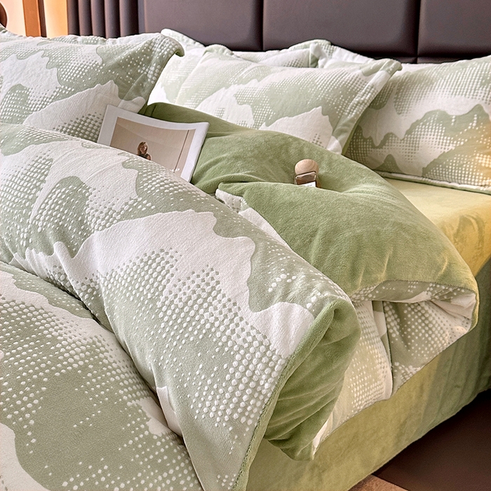 91家纺网 家纺一手货源 找家纺 家贝爱 2025新款230克烂花雕花牛奶绒四件套 诗情画意绿
