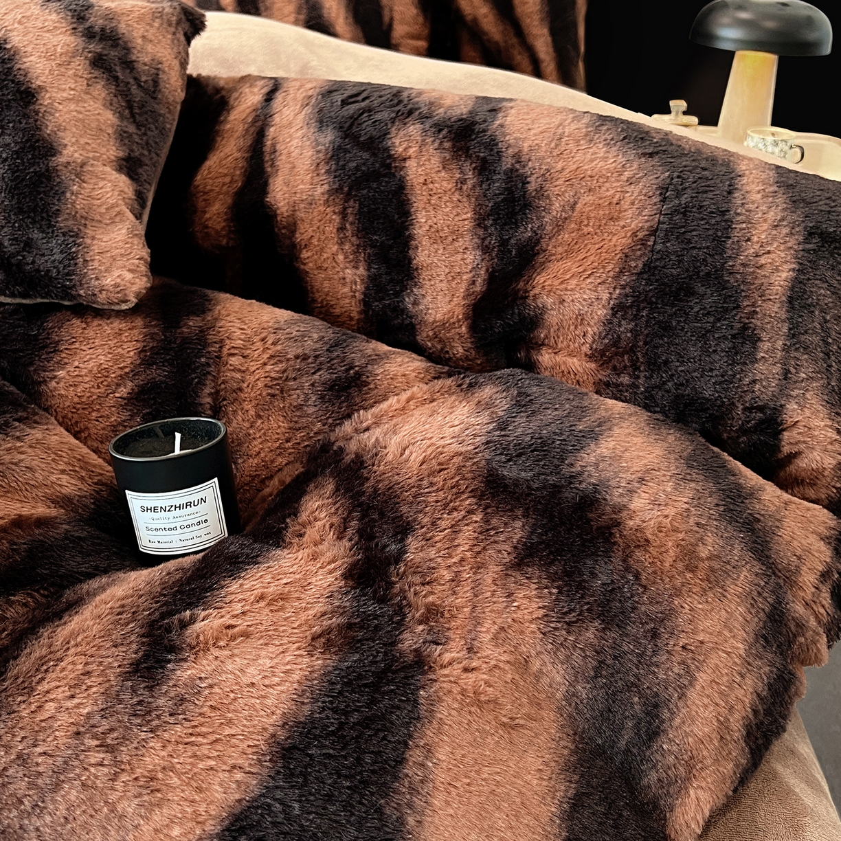 91家纺网 家纺一手货源 找家纺 悦织语 2025新款高克重加厚轻奢獭兔毛美拉德风四件套 兔毛-斑马