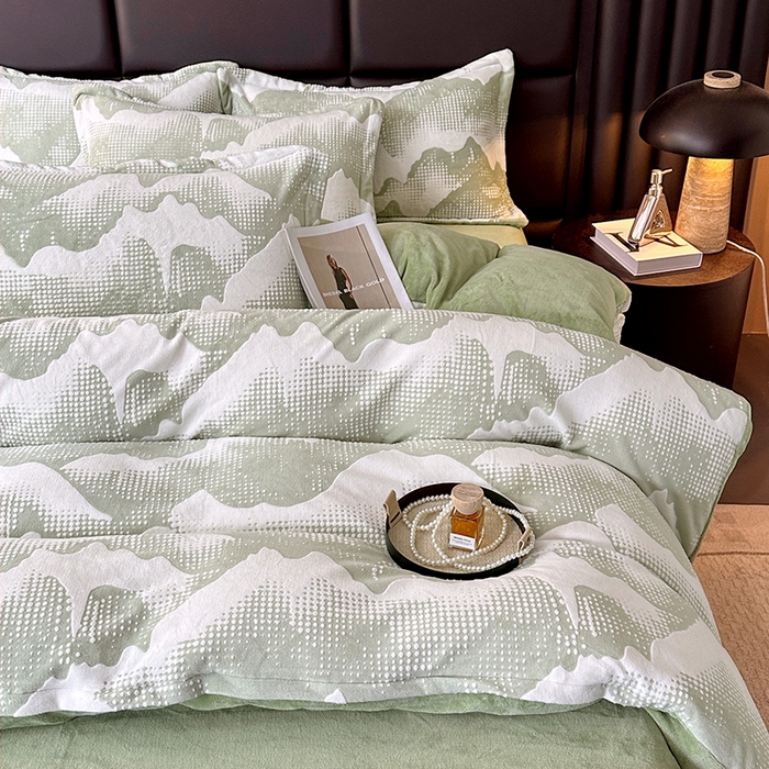 91家纺网 家纺一手货源 找家纺 家贝爱 2025新款230克烂花雕花牛奶绒四件套 诗情画意绿