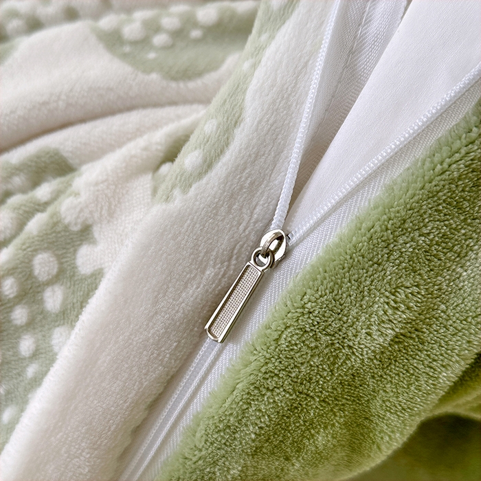 91家纺网 家纺一手货源 找家纺 家贝爱 2025新款230克烂花雕花牛奶绒四件套 诗情画意绿