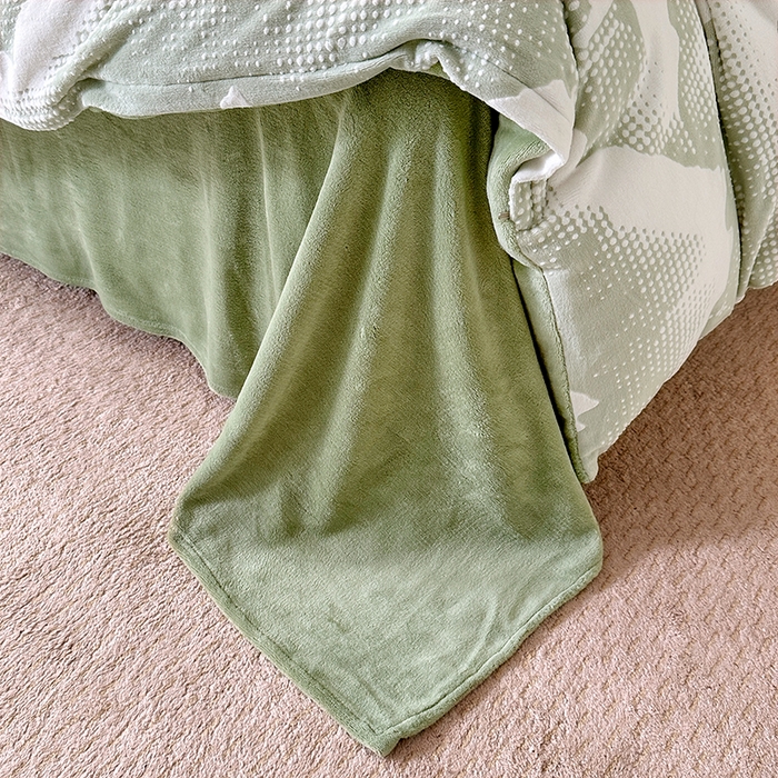 91家纺网 家纺一手货源 找家纺 家贝爱 2025新款230克烂花雕花牛奶绒四件套 诗情画意绿