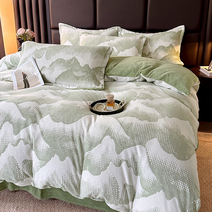 91家纺网 家纺一手货源 找家纺 家贝爱 2025新款230克烂花雕花牛奶绒四件套 诗情画意绿