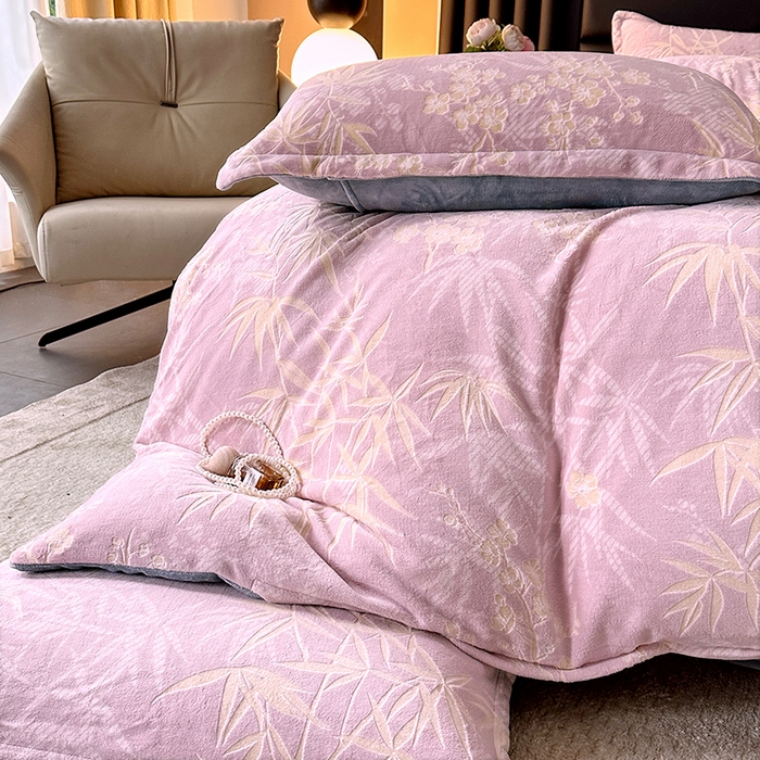 91家纺网 家纺一手货源 找家纺 家贝爱 2025新款230克烂花雕花牛奶绒四件套 竹意豆沙