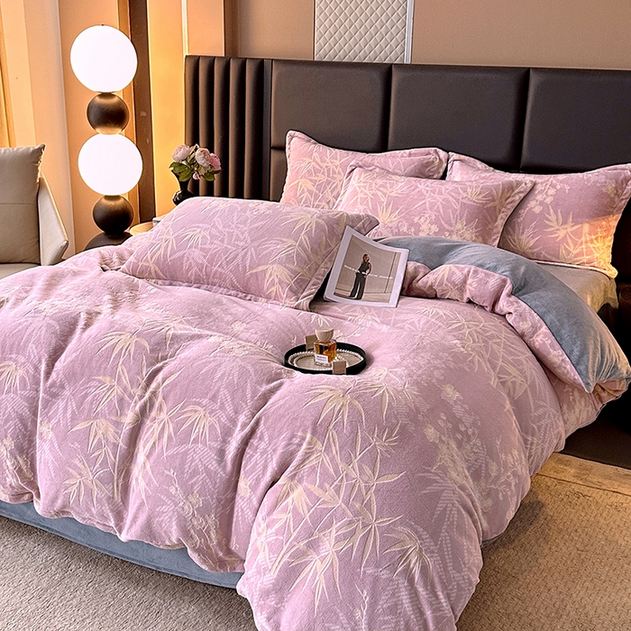 91家纺网 家纺一手货源 找家纺 家贝爱 2025新款230克烂花雕花牛奶绒四件套 竹意豆沙