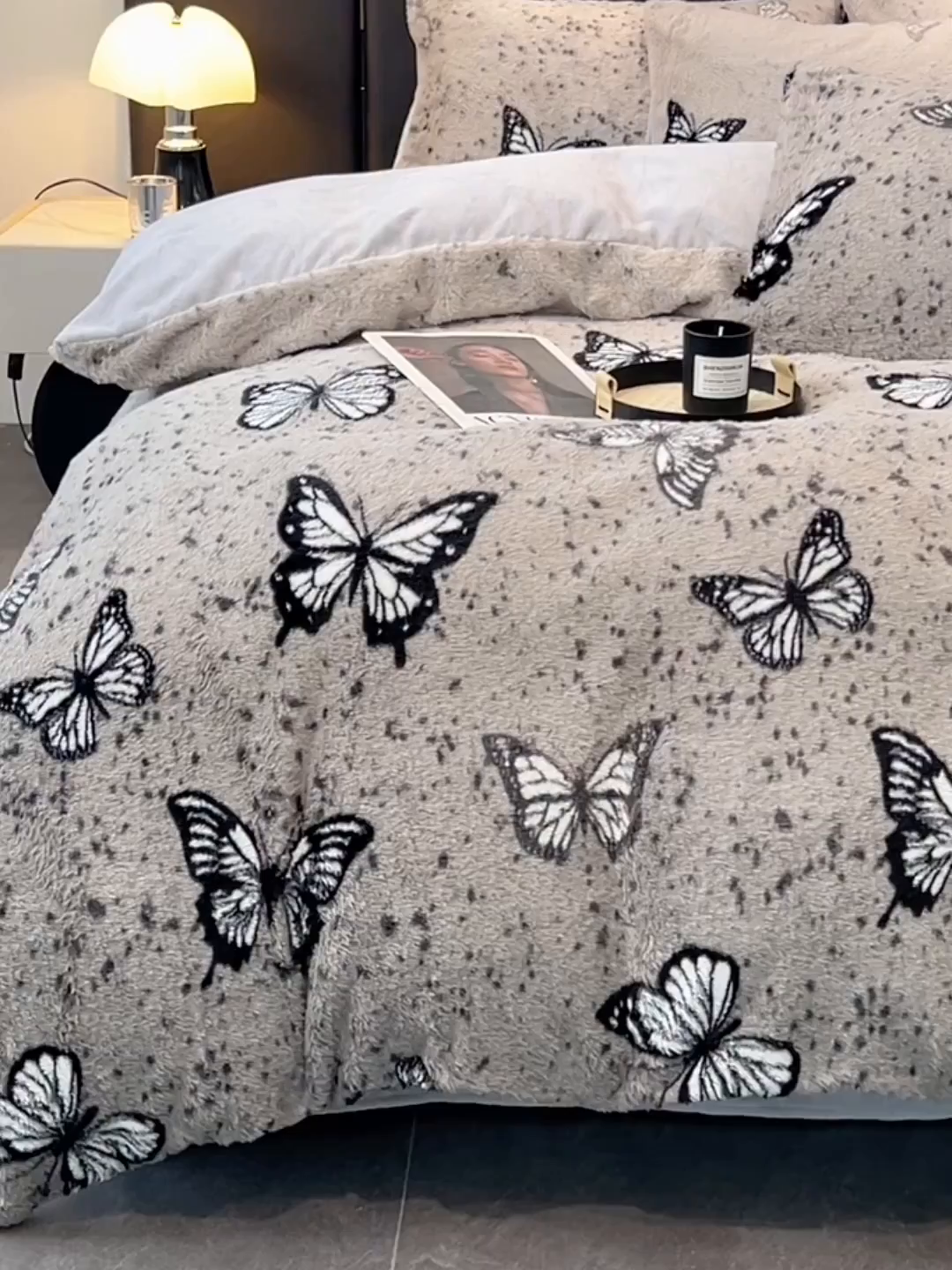 91家纺网 家纺一手货源 找家纺 悦织语 2025新款高克重加厚轻奢獭兔毛美拉德风四件套 兔毛-蝶舞