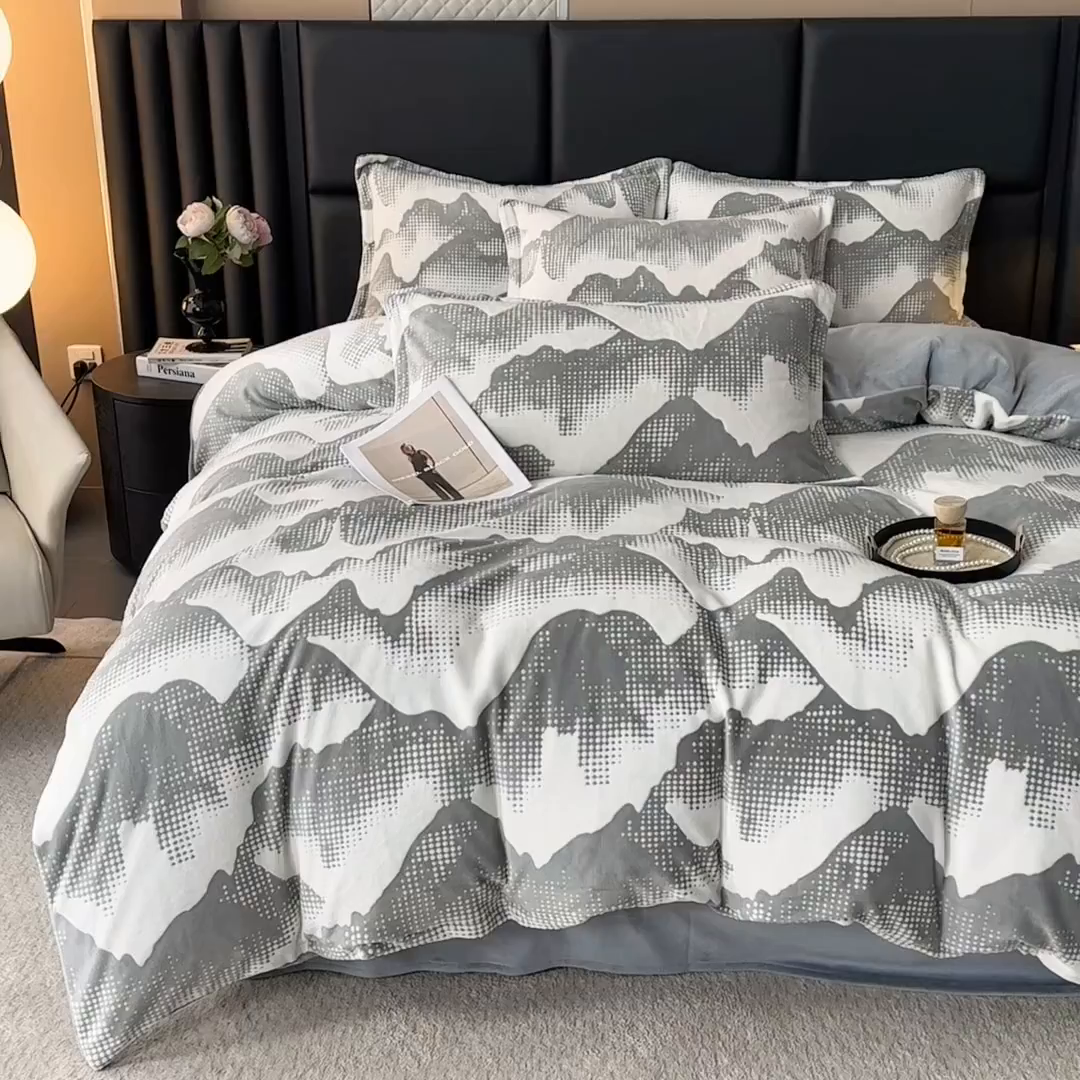 91家纺网 家纺一手货源 找家纺 家贝爱 2025新款230克烂花雕花牛奶绒四件套 诗情画意灰