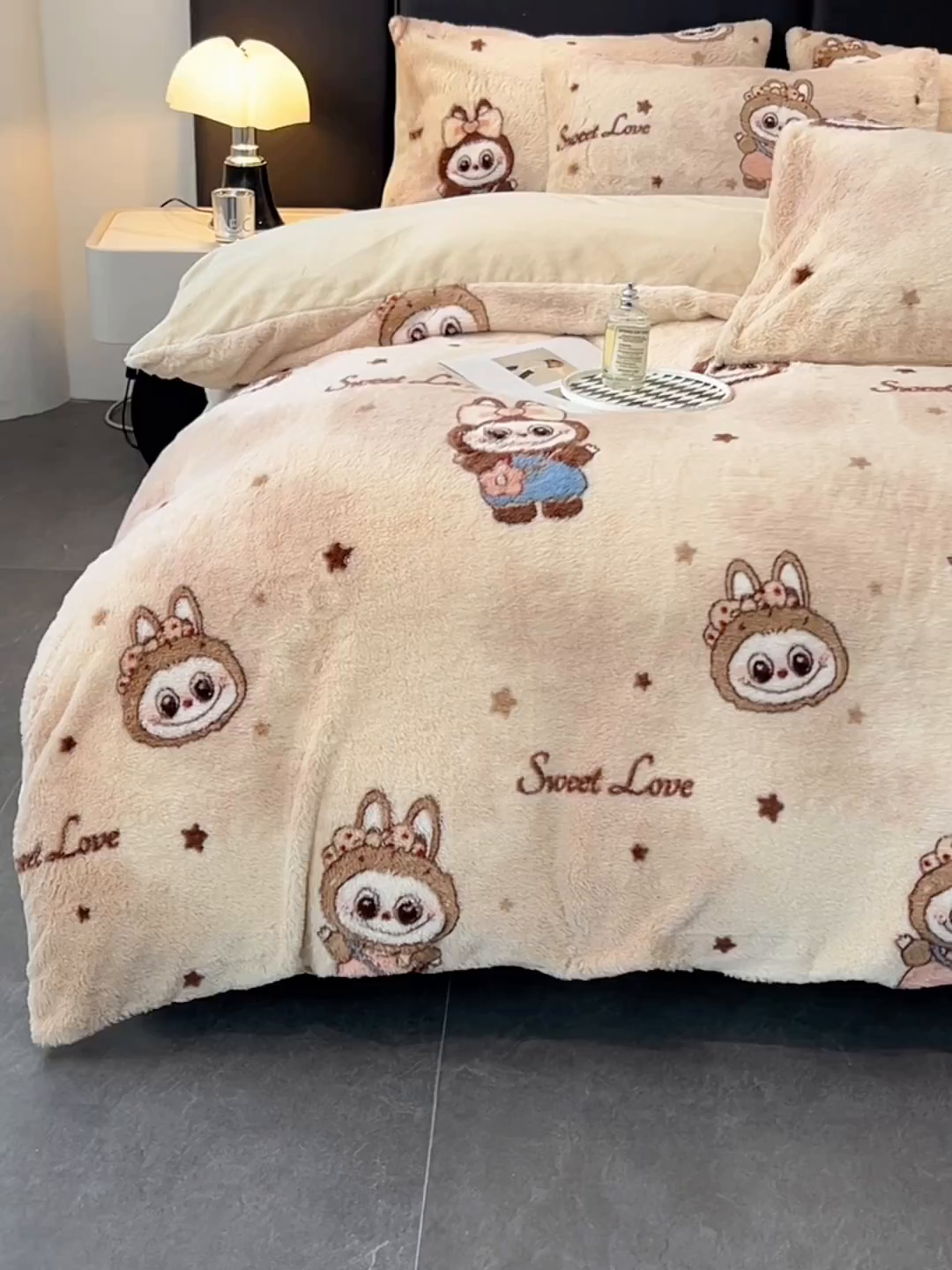 91家纺网 家纺一手货源 找家纺 悦织语 2025新款高克重加厚轻奢獭兔毛美拉德风四件套 兔毛-拉布布