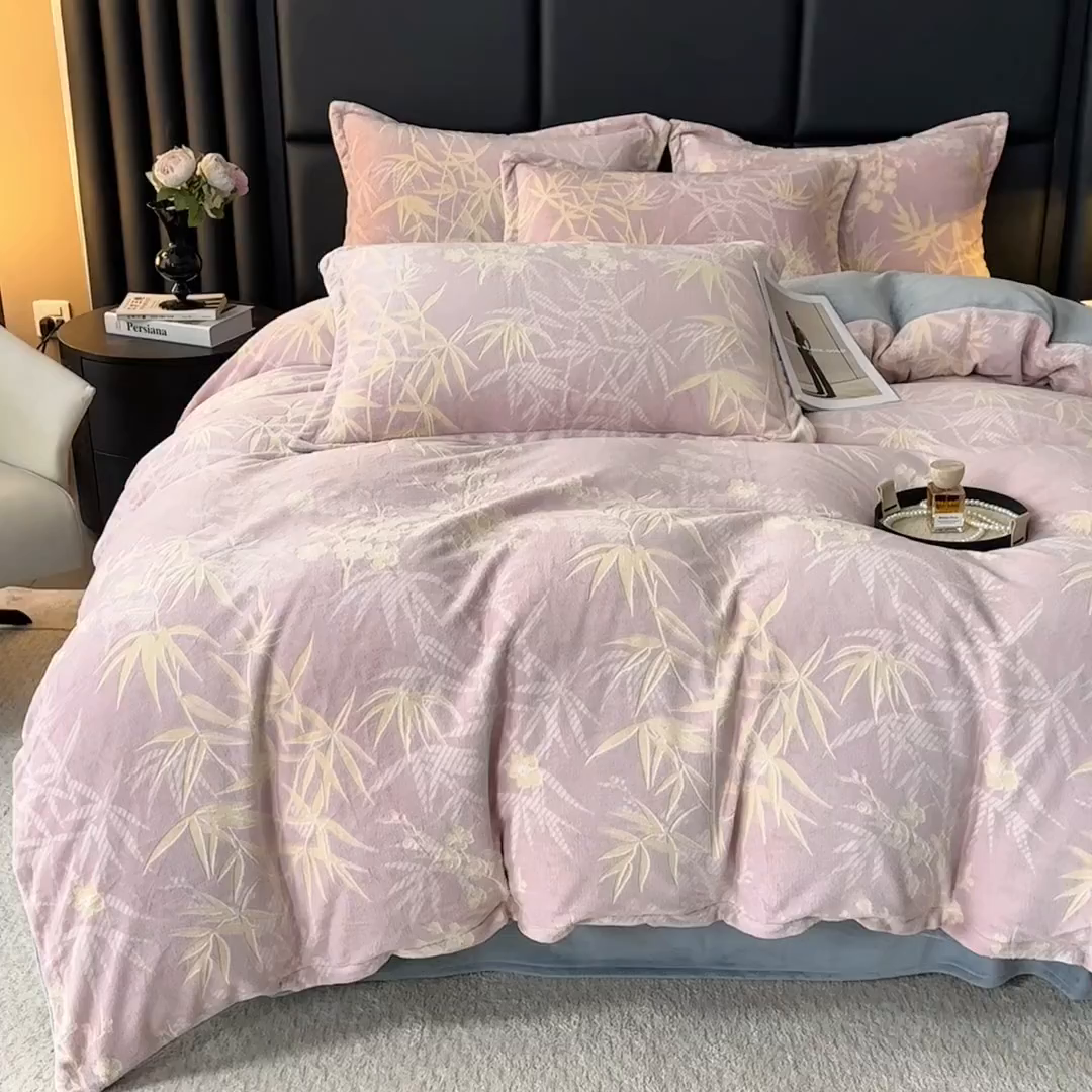 91家纺网 家纺一手货源 找家纺 家贝爱 2025新款230克烂花雕花牛奶绒四件套 竹意豆沙