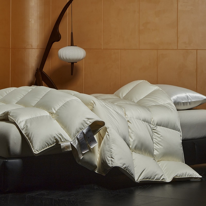 91家纺网 家纺一手货源 找家纺 暖羽屋羽绒馆  2025新款国标95白鹅绒被芯 莱赛尔高端羽绒被子 绒子含量95羽绒被 双人婚庆冬被春秋被卡尔佩斯   X卡尔佩斯   米色