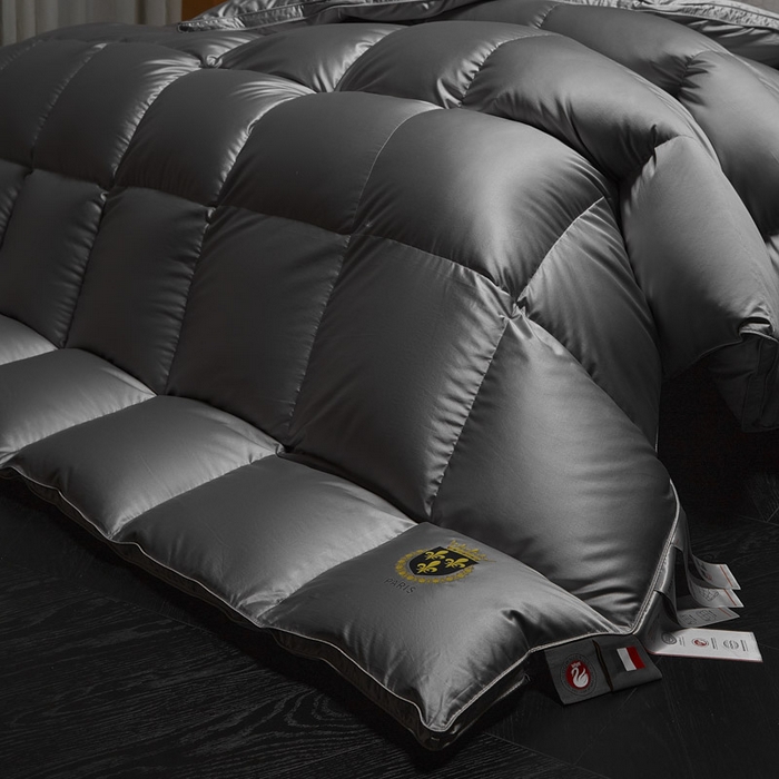 91家纺网 家纺一手货源 找家纺 暖羽屋羽绒馆  2025新款国标95白鹅绒被芯 莱赛尔高端羽绒被子 绒子含量95羽绒被 双人婚庆冬被春秋被卡尔佩斯   X卡尔佩斯  灰色
