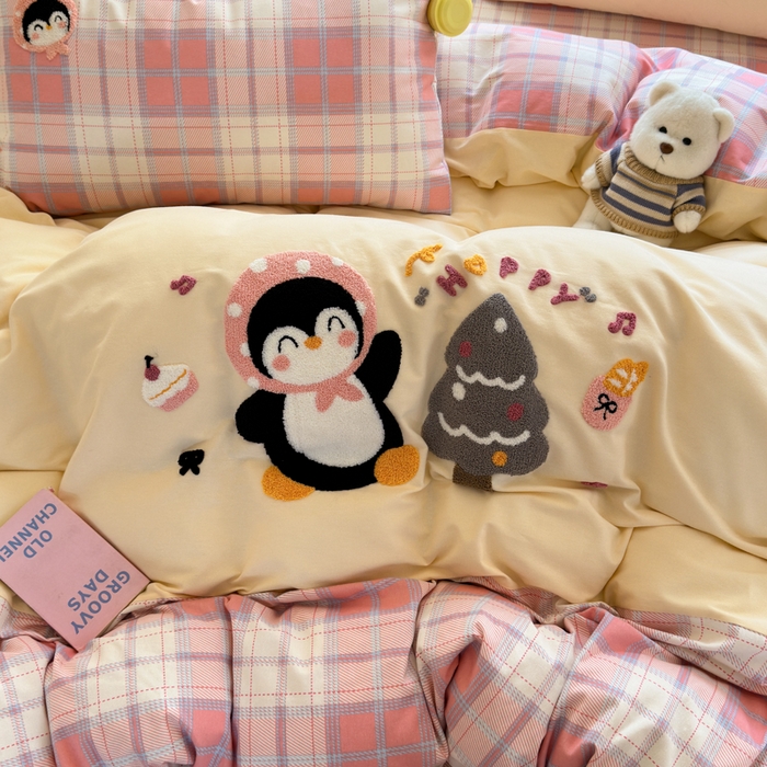 91家纺网 家纺一手货源 找家纺 如意朵 2025新款全棉磨毛卡通毛巾绣四件套（专版花型）-场景二 音乐企鹅